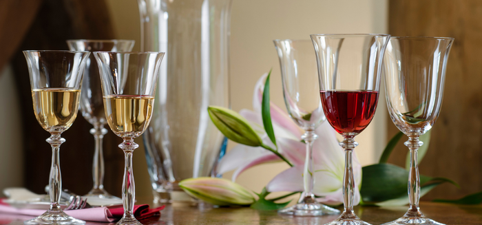 Las copas en la mesa