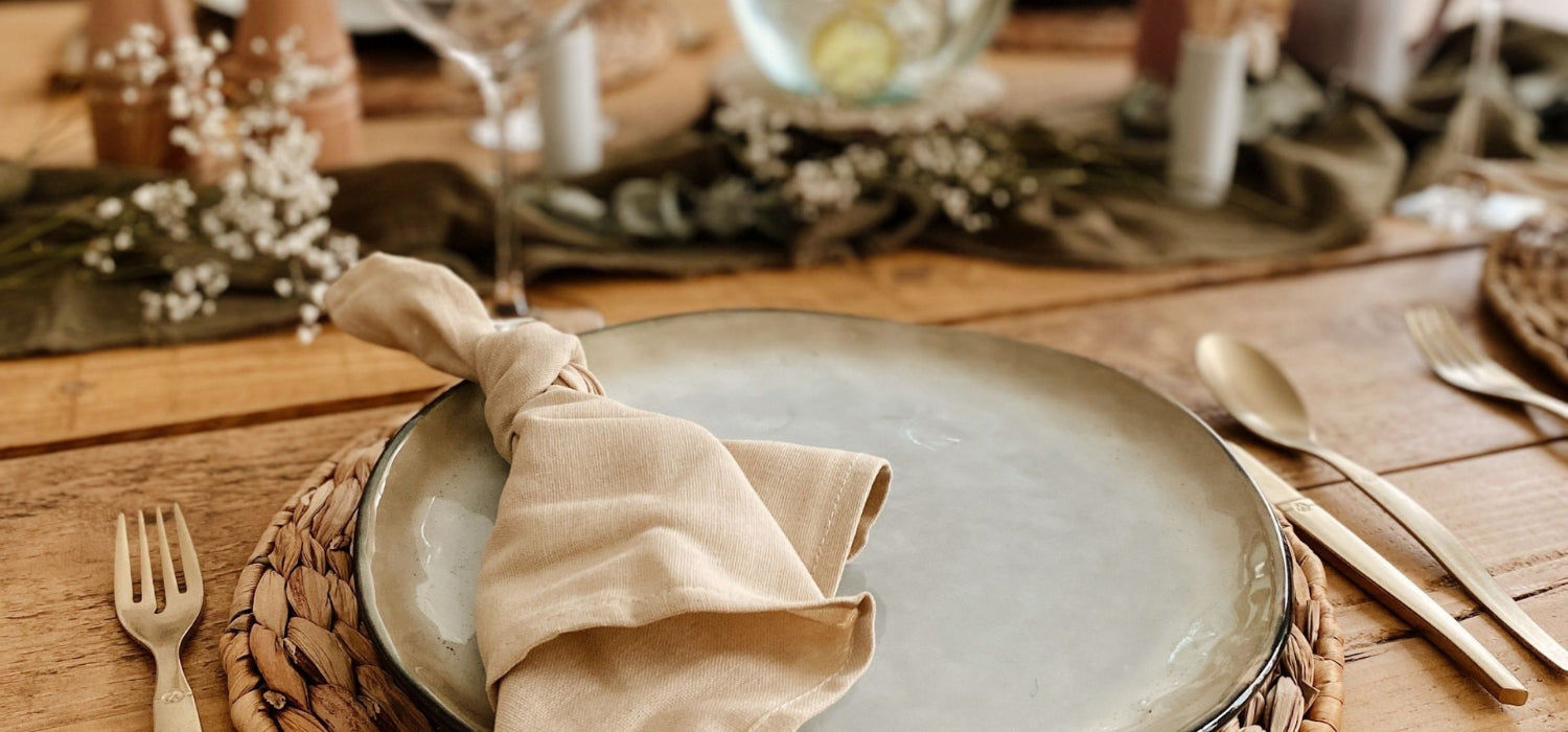 CÓMO PONER LOS CUBIERTOS EN LA MESA