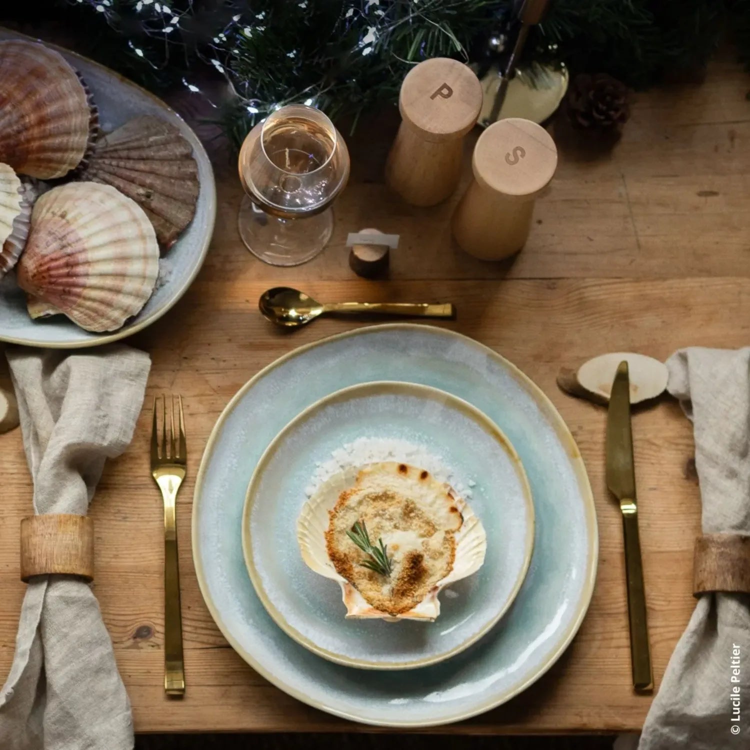 JUEGO DE VAJILLA SHADOW AQUA MEDARD DE NOBLAT, 12 PERSONAS, 62 PZ